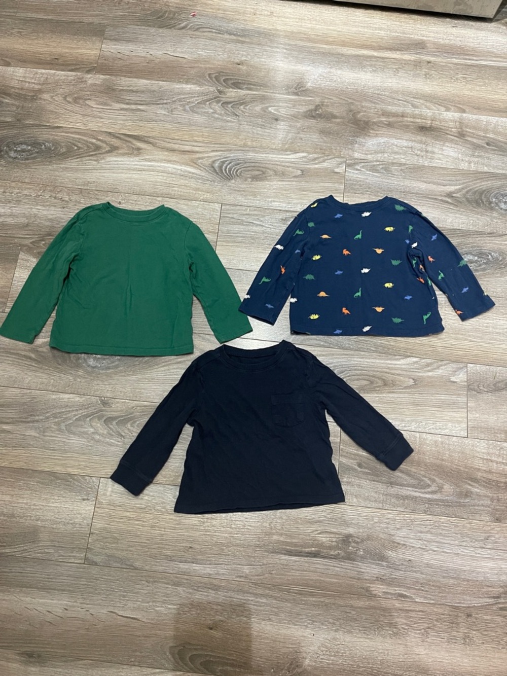 $5 w/ min $20 spend Old Navy 2T cotton long sleeve shirt bundle boys